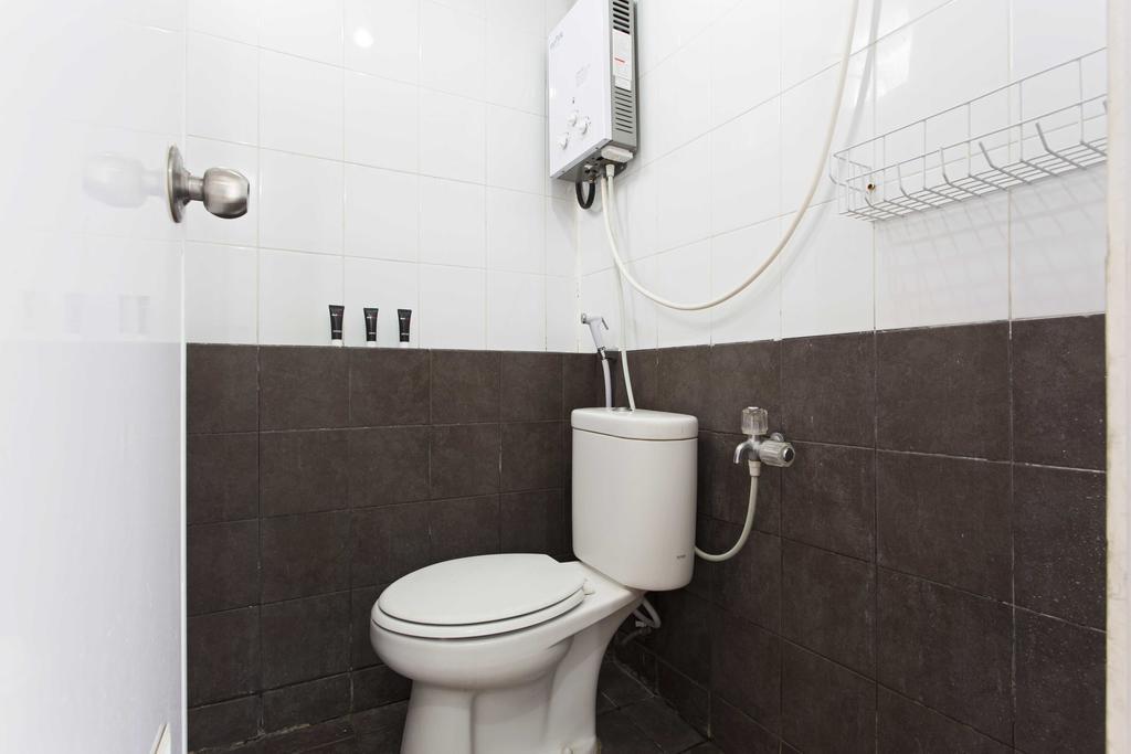 Reddoorz Apartment @ Green Pramuka Джакарта Екстериор снимка