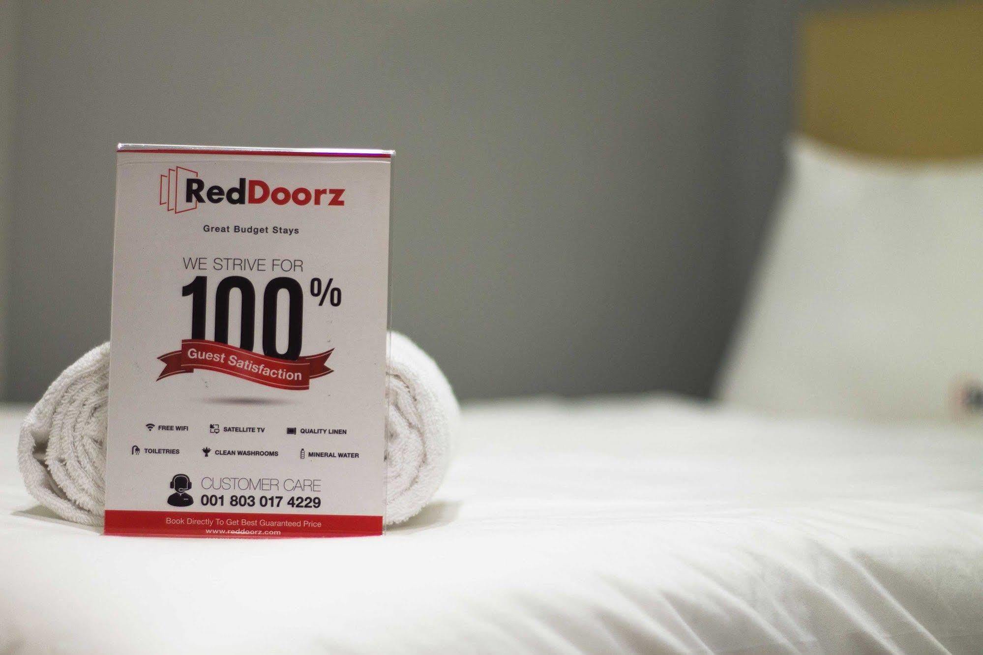 Reddoorz Apartment @ Green Pramuka Джакарта Екстериор снимка