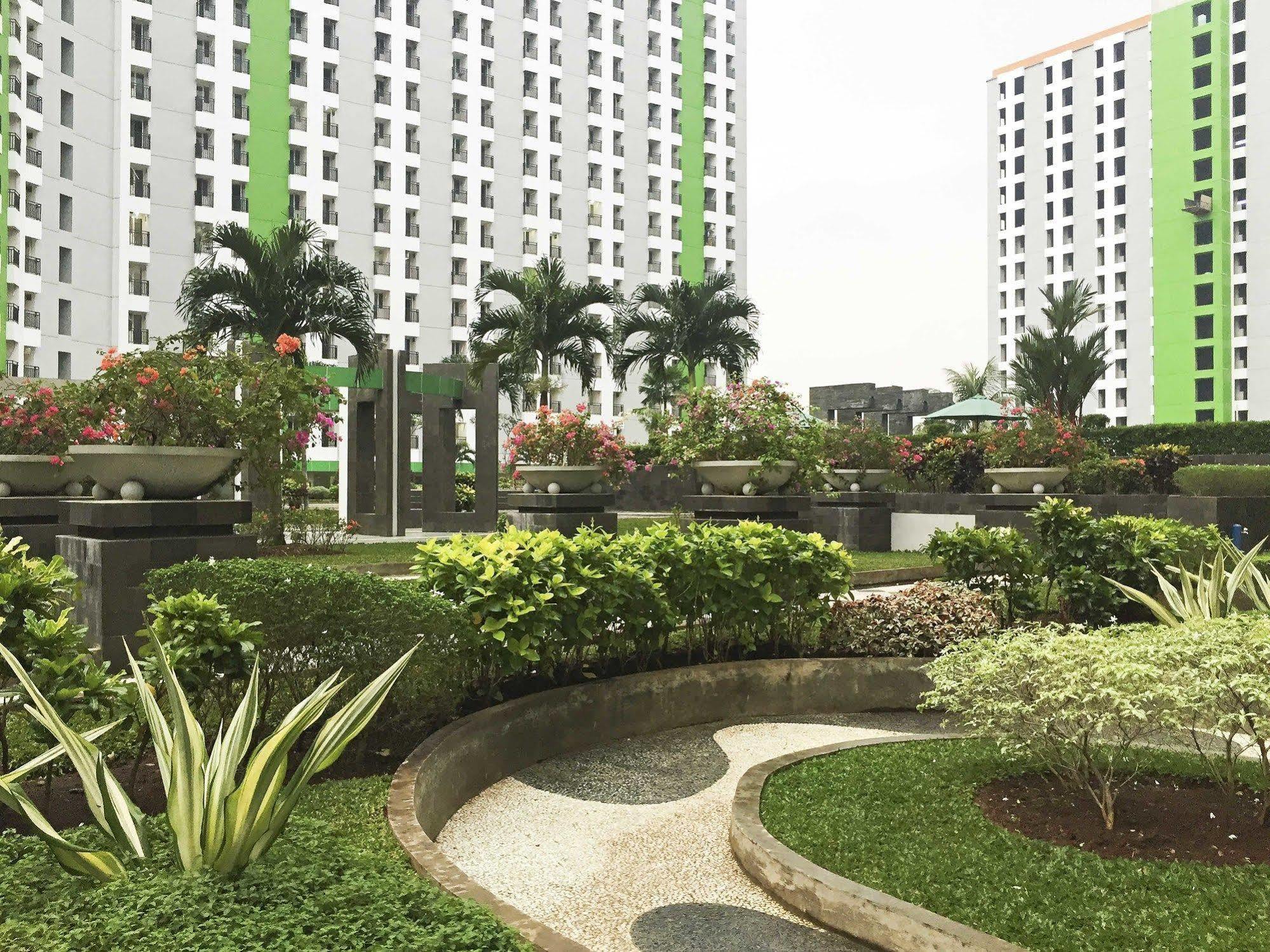 Reddoorz Apartment @ Green Pramuka Джакарта Екстериор снимка